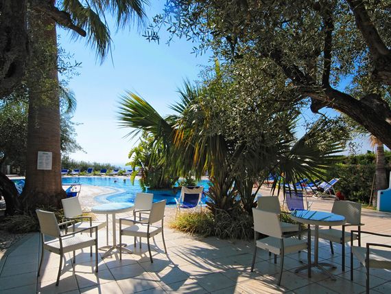 teren hotelu, basen, pool bar