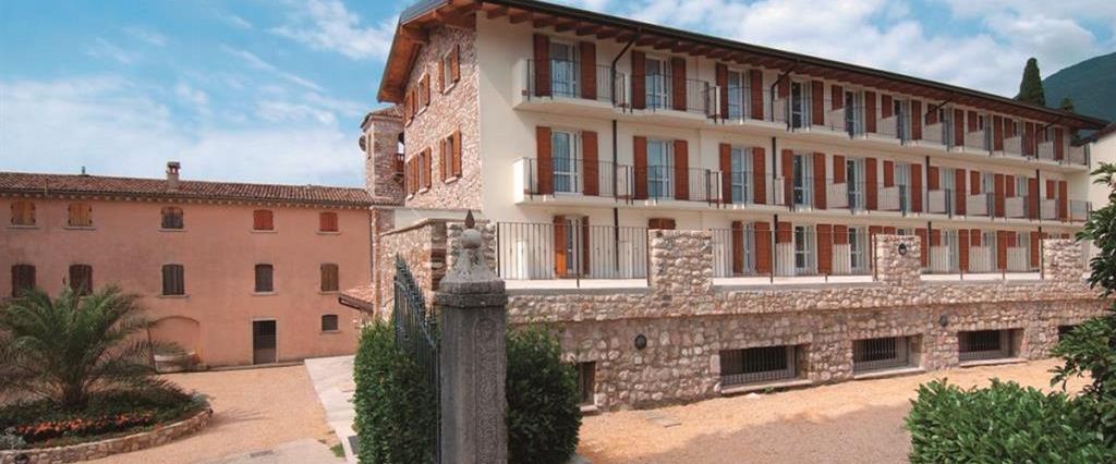 obiekt, budynek główny, teren hotelu