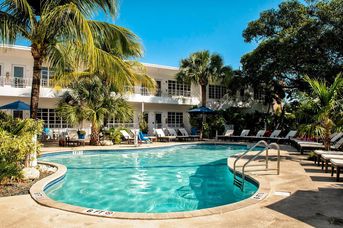Tradewinds Apartment & Hotel