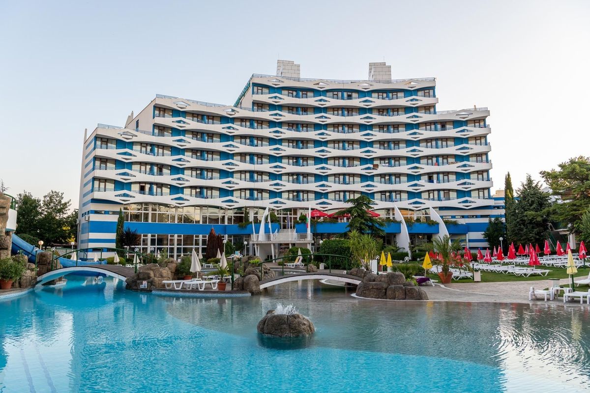 obiekt, teren hotelu, basen