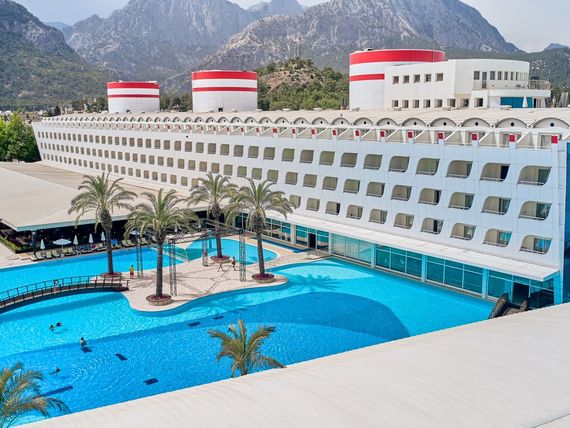 obiekt, teren hotelu, basen