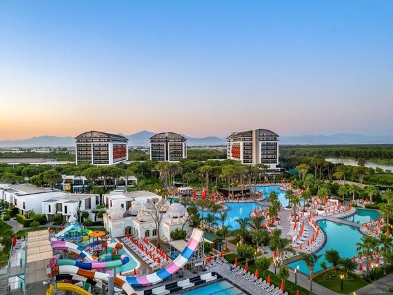 obiekt, teren hotelu, basen