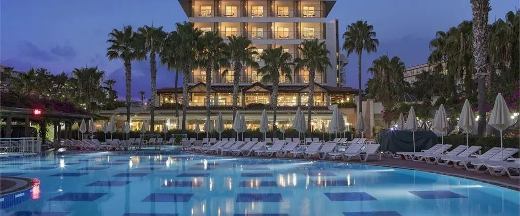 teren hotelu, obiekt, basen