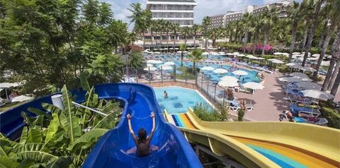 teren hotelu, zjeżdżalnia, basen