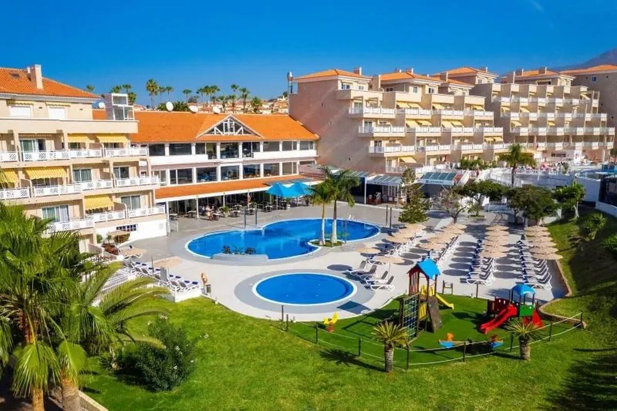 obiekt, teren hotelu, basen