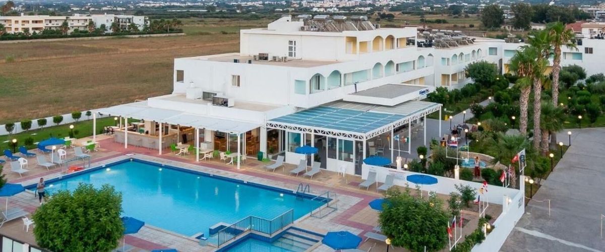 obiekt, teren hotelu, basen