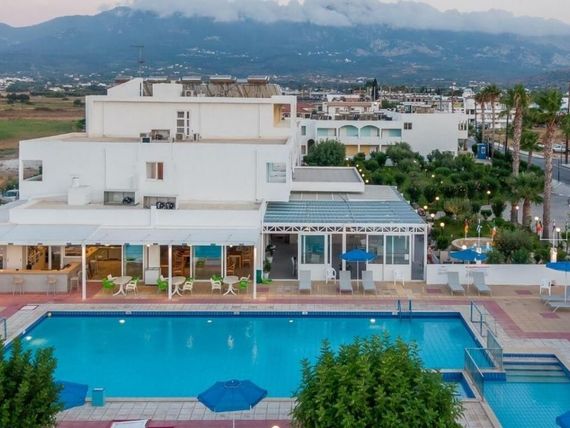obiekt, teren hotelu, basen