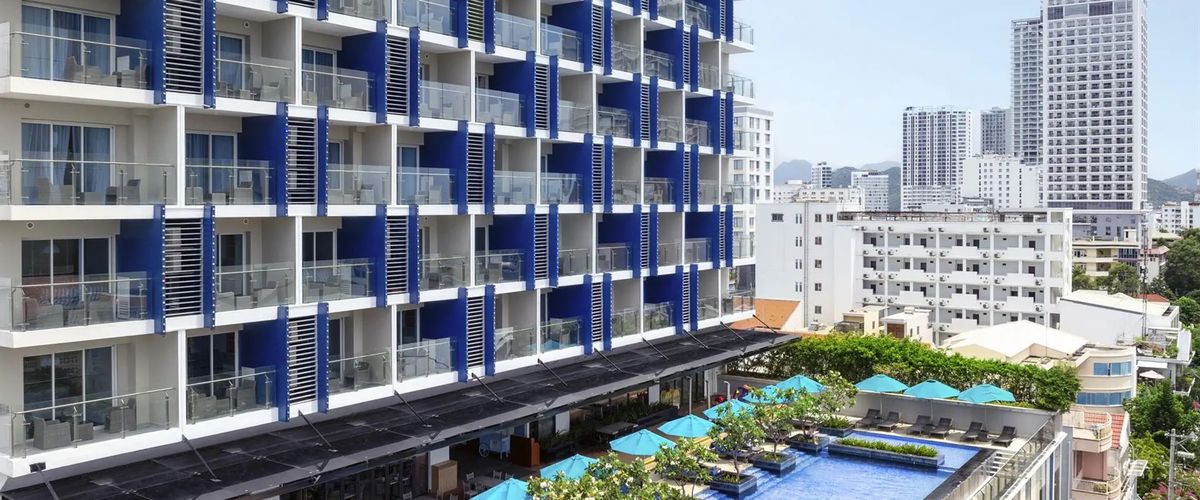 obiekt, teren hotelu, basen