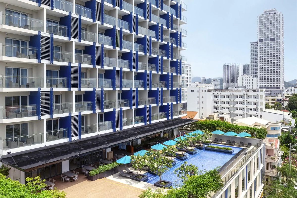 obiekt, teren hotelu, basen