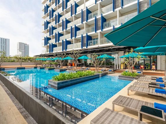 obiekt, teren hotelu, basen