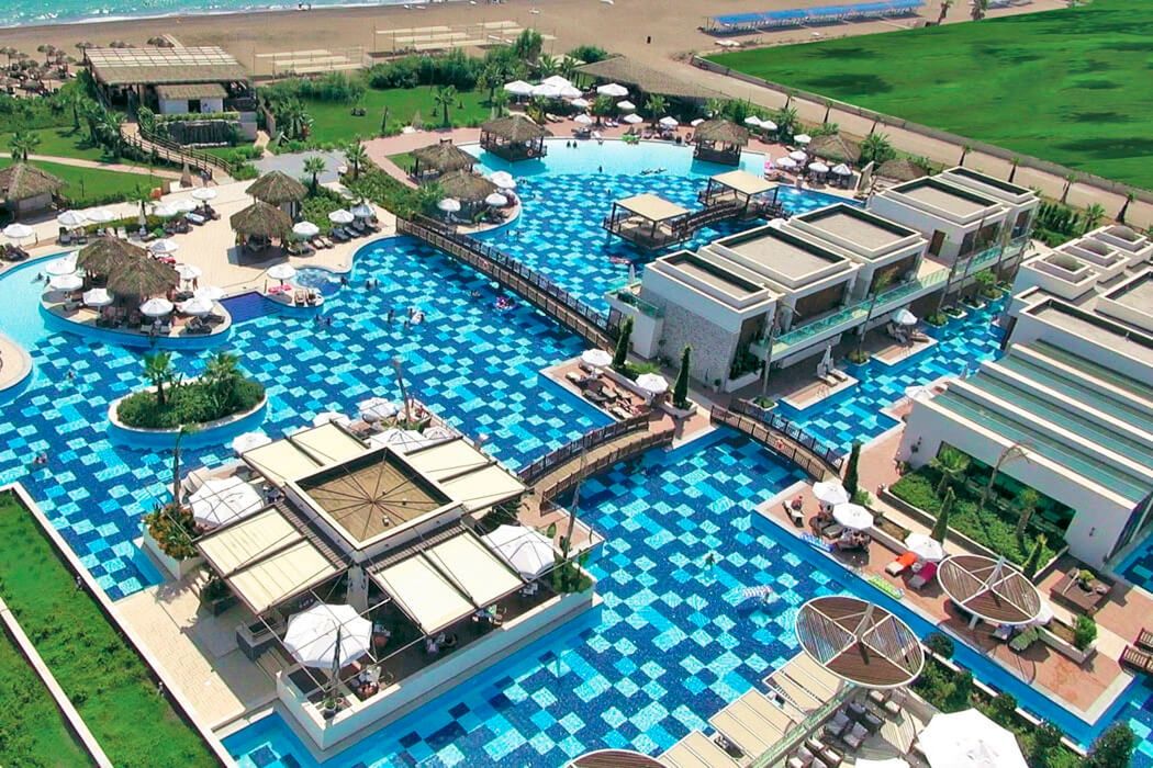 obiekt, teren hotelu, basen