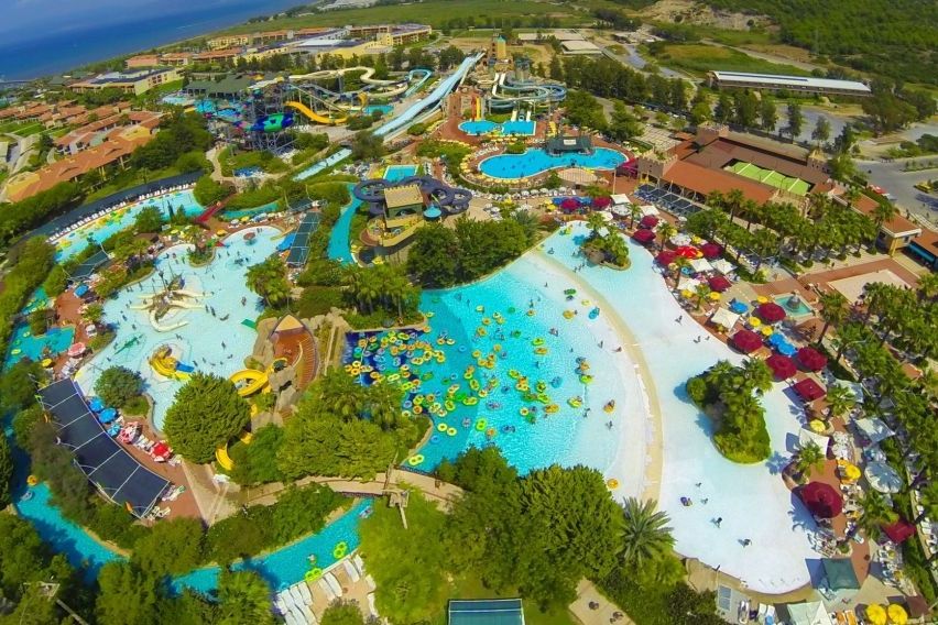 teren hotelu, zjeżdżalnia