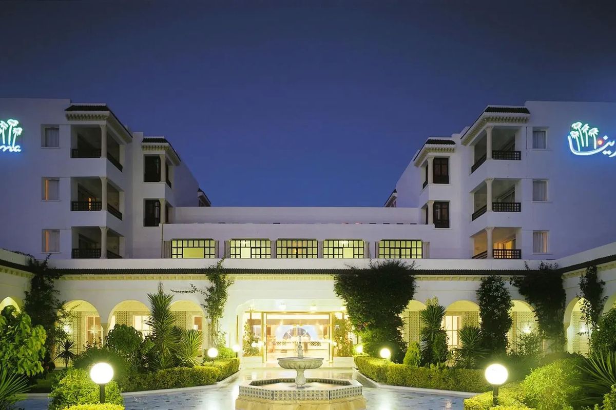 El Mouradi Palm Marina - budynek główny