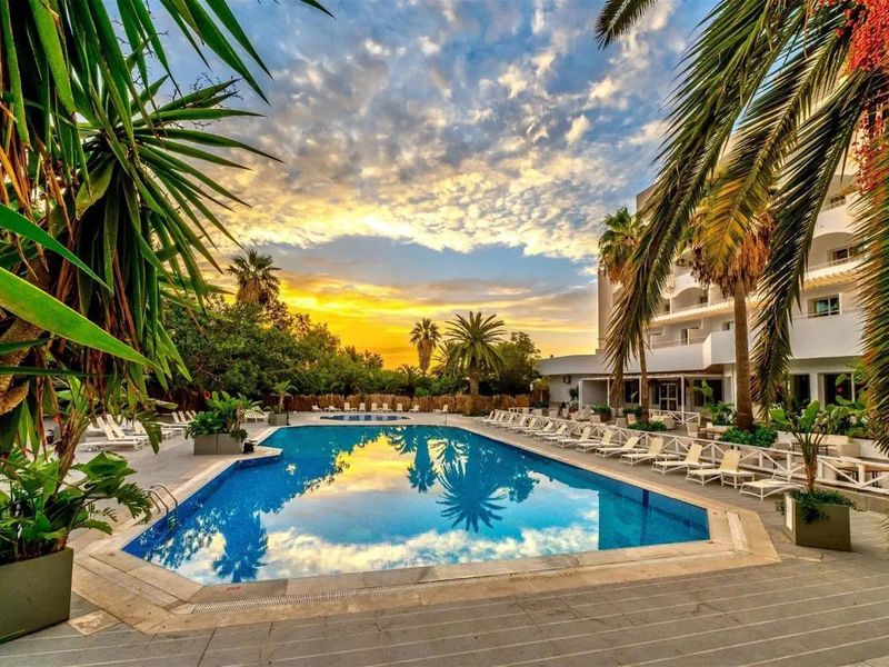 Golden Tulip President (ex Cooee Club President) 4*