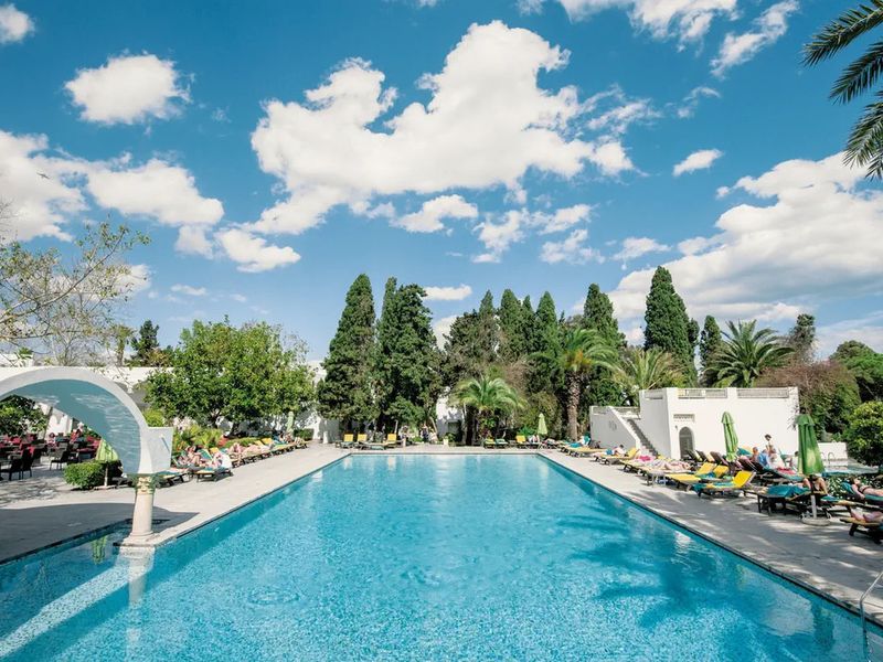 Les Orangers Beach Resort &amp; Bungalows