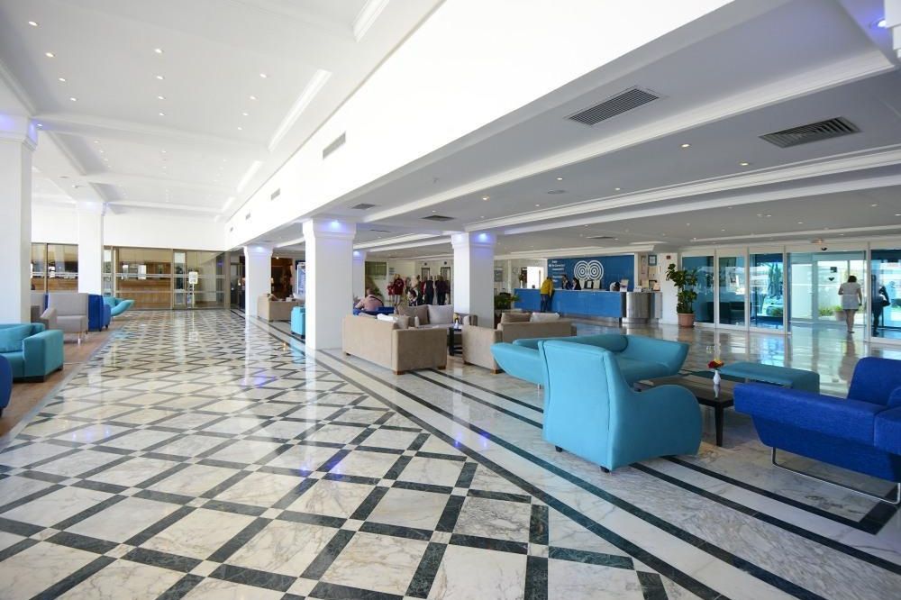 One Resort Jockey - recepcja / lobby