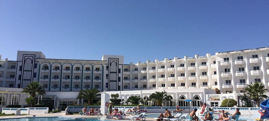 Daphne Club Skanes Beach