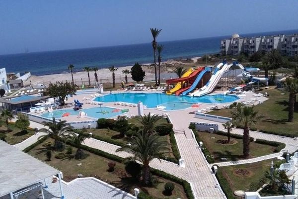 Daphne Club Skanes Beach