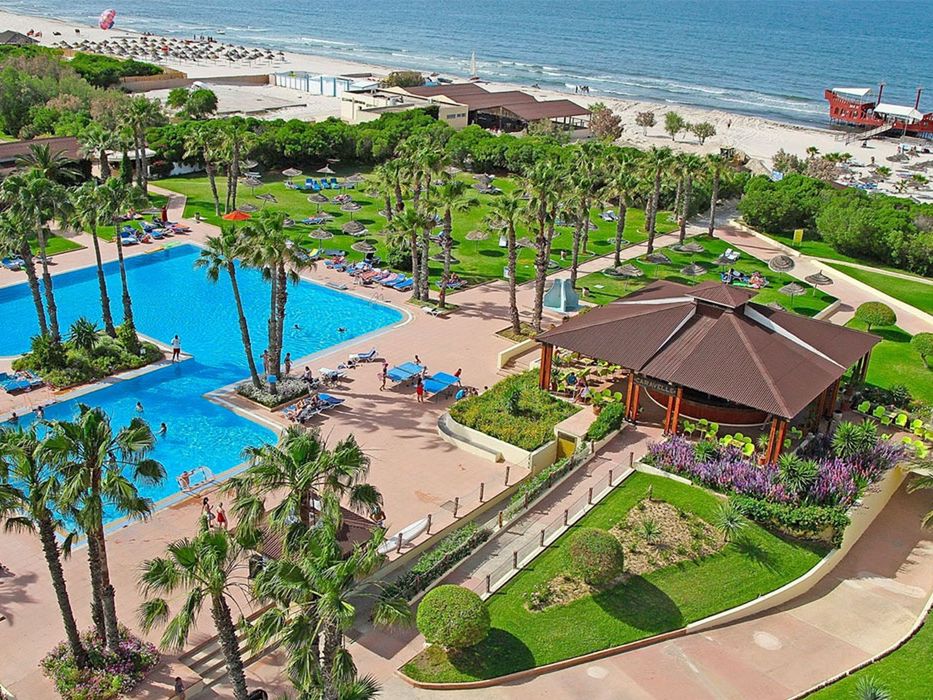 teren hotelu, basen, pool bar, plaża