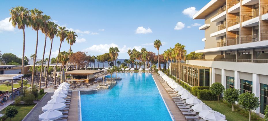 Acanthus & Cennet Barut Collection