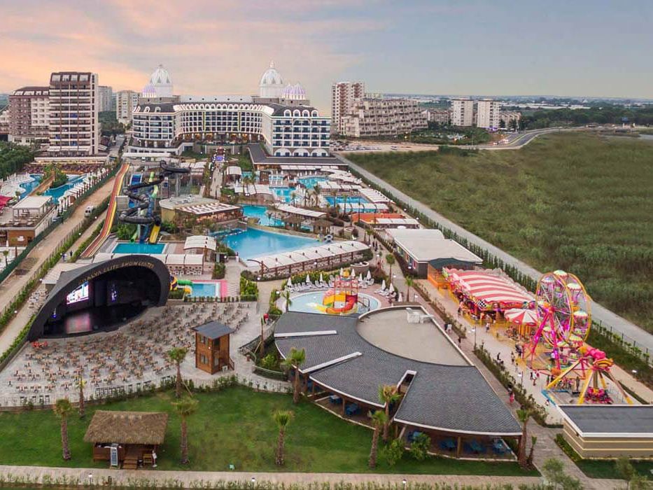 teren hotelu, basen, aquapark, zjeżdżalnia, rozrywka