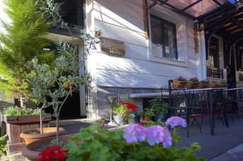 Almina Inn