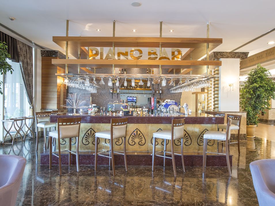 lobby bar