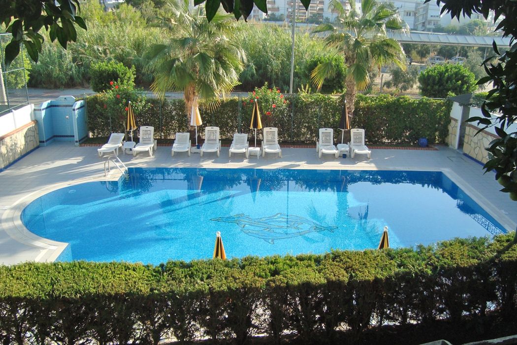 Antik Garden - basen