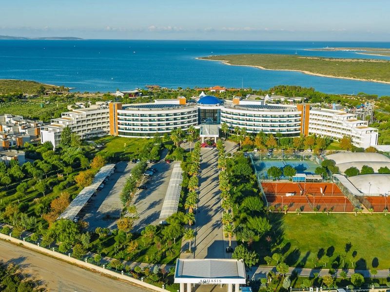 Aquasis Deluxe Resort & Spa