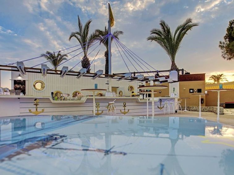 basen, pool bar