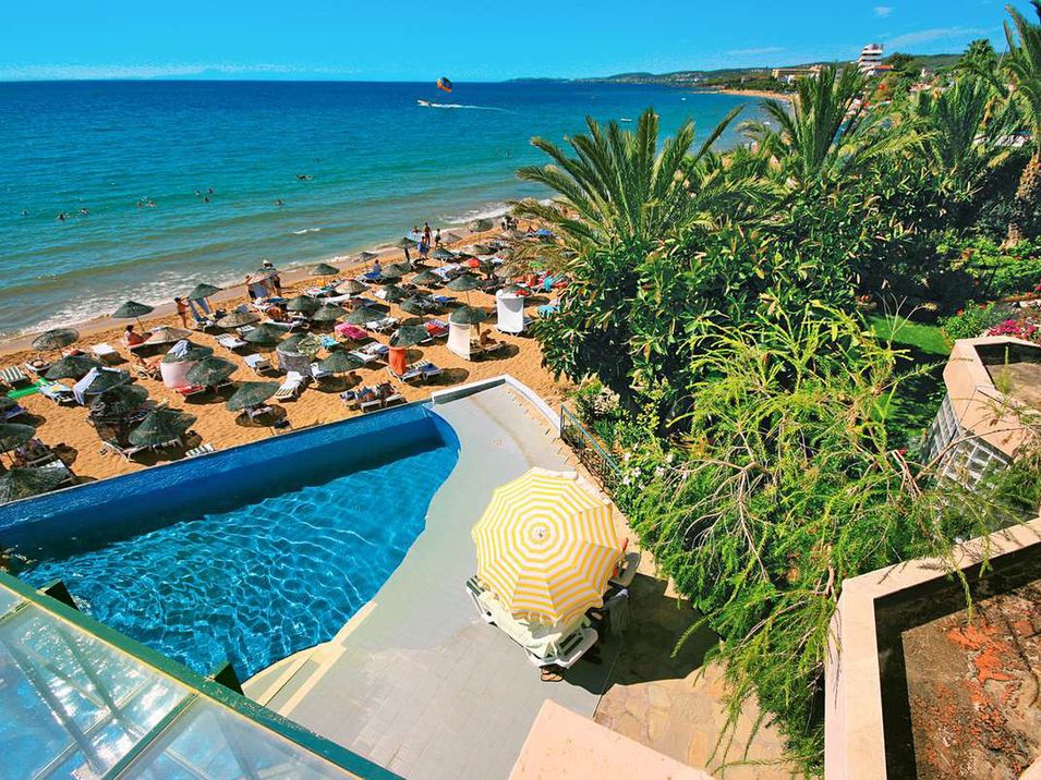 teren hotelu, basen, plaża