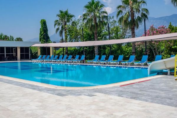 Aura Resort