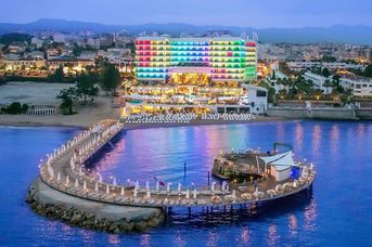 Azura Deluxe Resort & Spa
