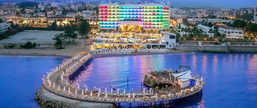 Azura Deluxe Resort & Spa