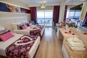 Azura Deluxe Resort Spa