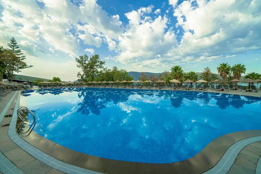 Bodrum Holiday Resort - basen
