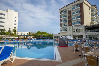 Cenger Beach Resort Side