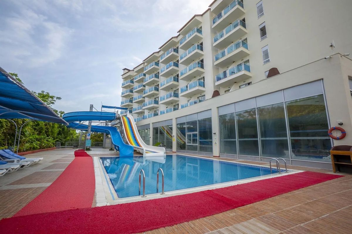 Cenger Beach Resort - basen