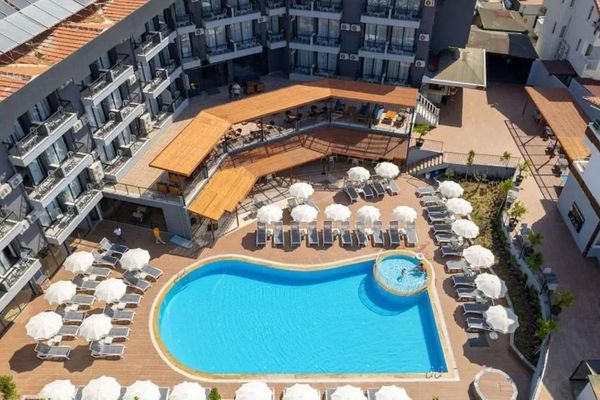 Clover Magic Park Side Hotel