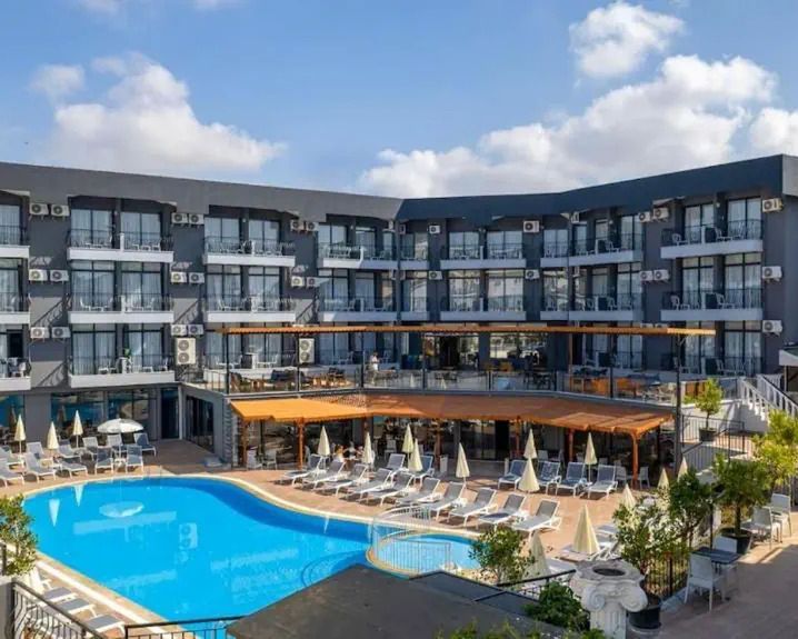 Clover Magic Park Side Hotel