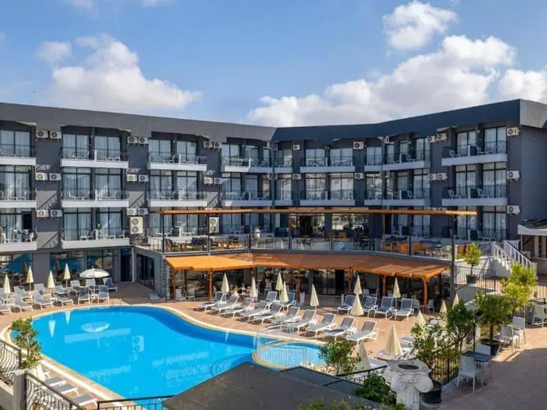 Clover Magic Park Side Hotel