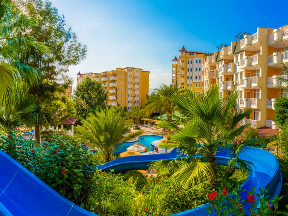 teren hotelu, zjeżdżalnia