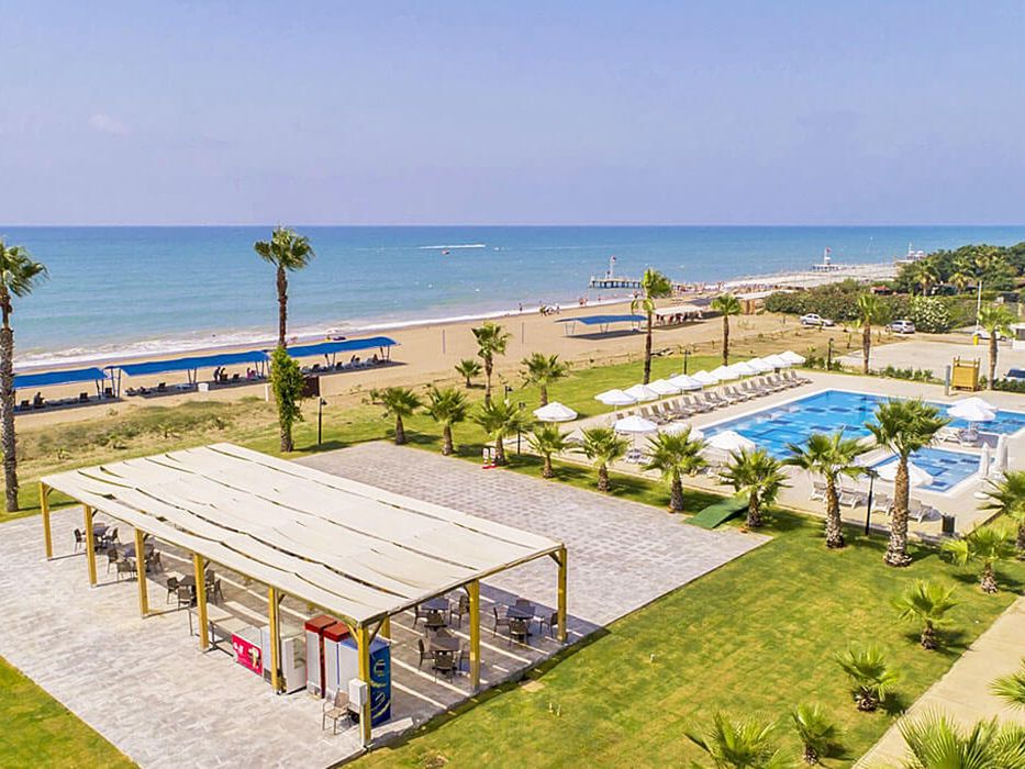 teren hotelu, basen, plaża