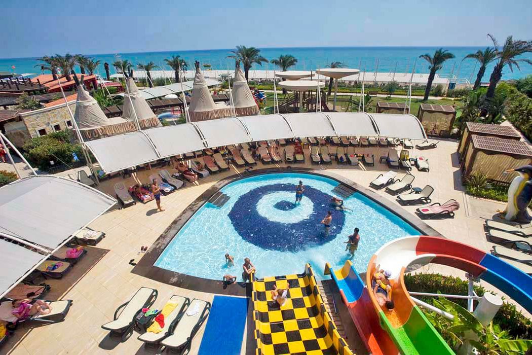 Crystal Family Resort - basen