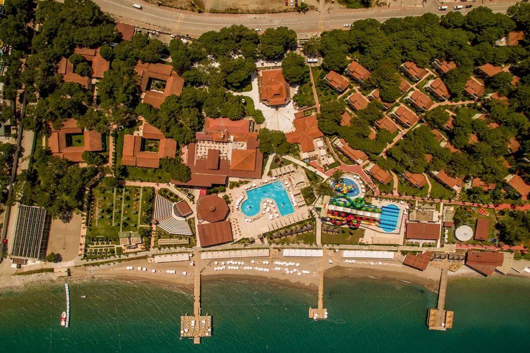 Crystal Flora Beach Resort - teren hotelu