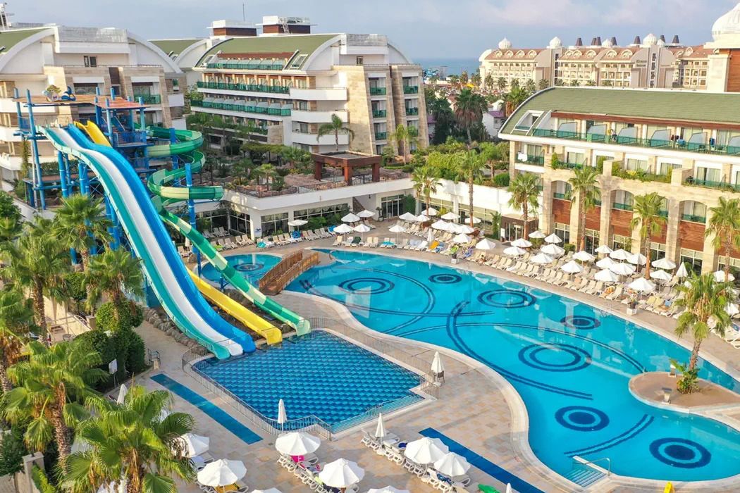 Crystal Waterworld Resort & Spa - teren hotelu