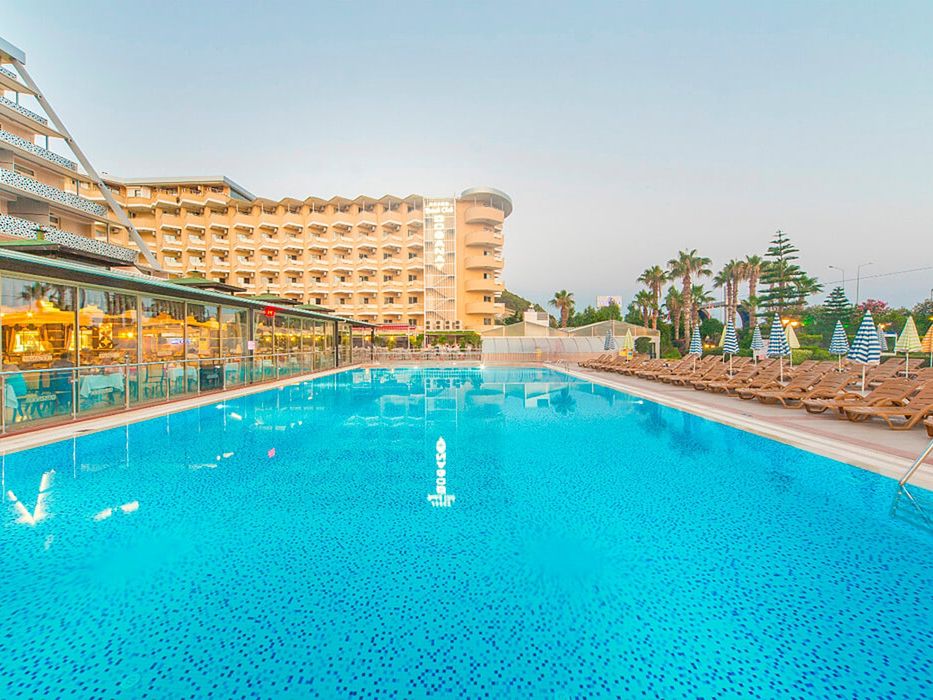 obiekt, teren hotelu, basen