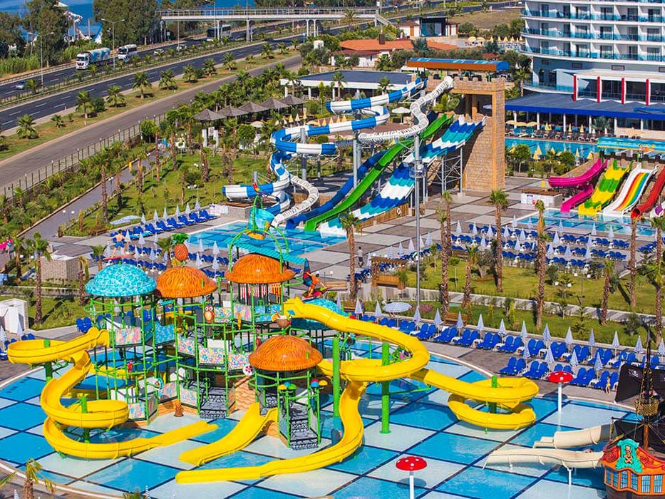 teren hotelu, aquapark, zjeżdżalnia
