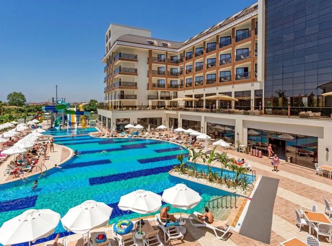 Glamour Resort & Spa