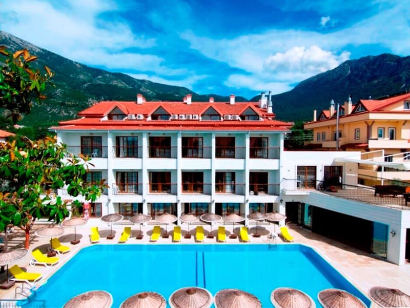 Golden Life Resort Hotel &amp; Spa